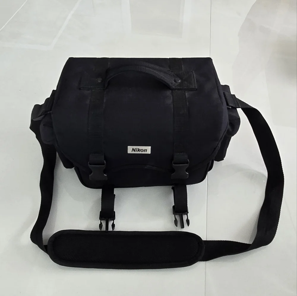Nikon D40 Black Digital Camera with Two Lenses, Camera Bag And Charging Cord